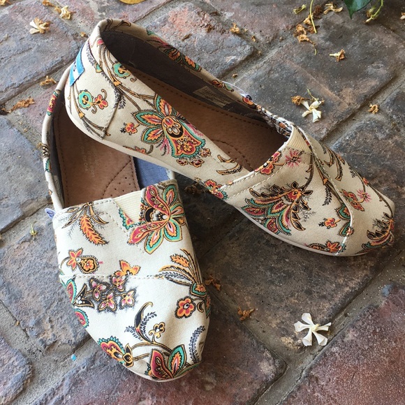 Toms Shoes - NWOB TOMS PAISLEY FLORAL SLIP ONS